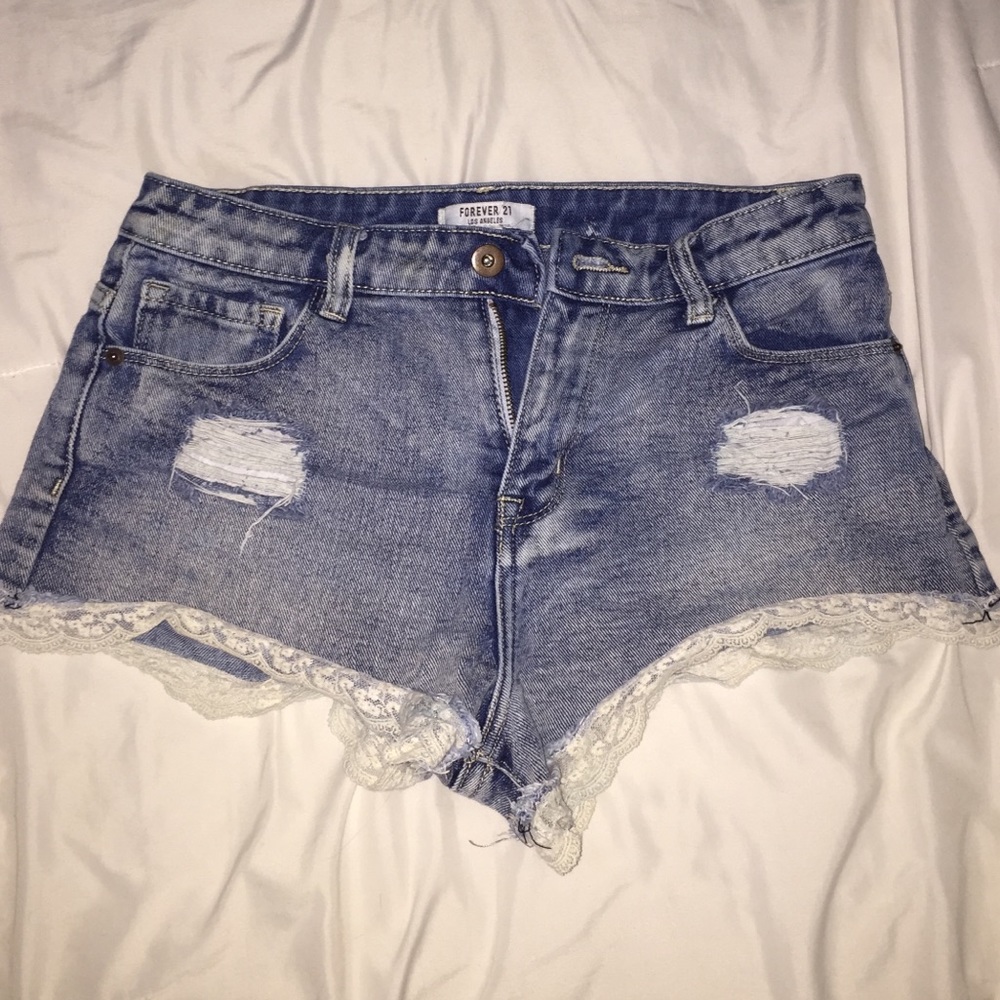 🌸Lace bottom shorts 🌸